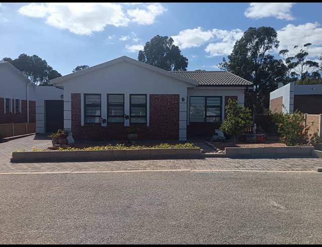 2 BEDROOM HOUSE FOR SALE IN ALBERTINIA